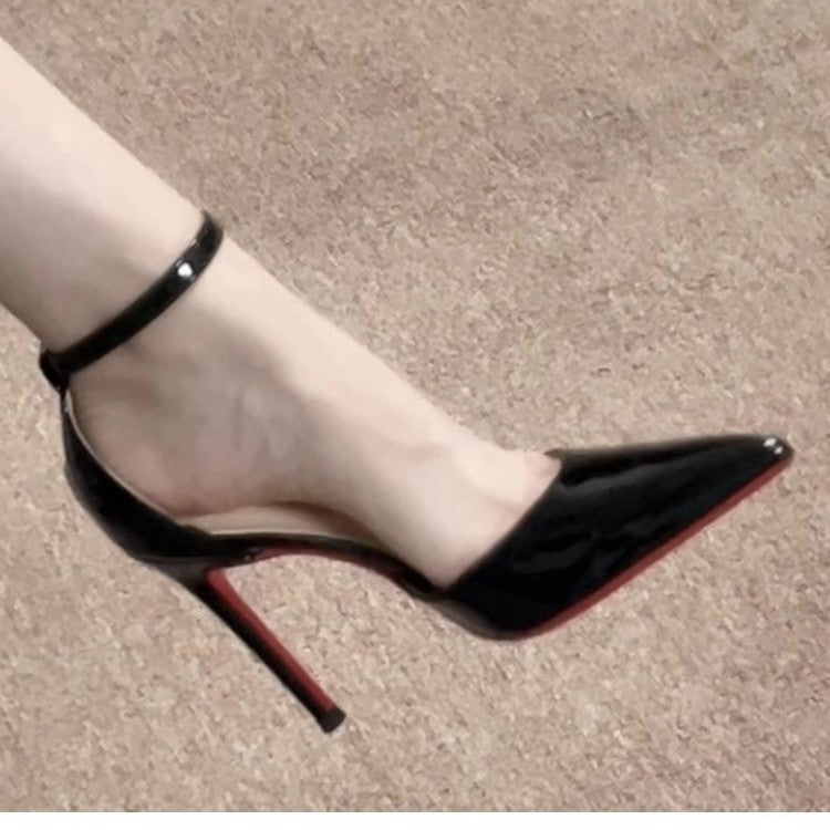 Zapatos Tacón Fino Negro | Punta Fina | Suela Roja Elegante Mujer 2026
